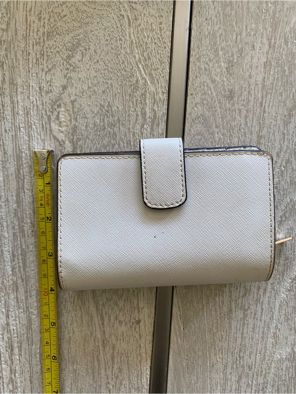 Michael Kors Gold-Logo White Saffiano Wallet - Picture 3 of 6